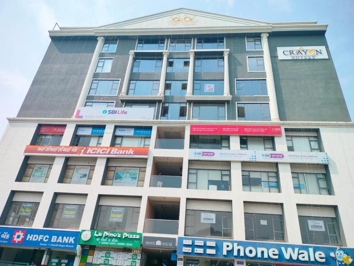 Crayon Hotels Гандинагар Екстериор снимка